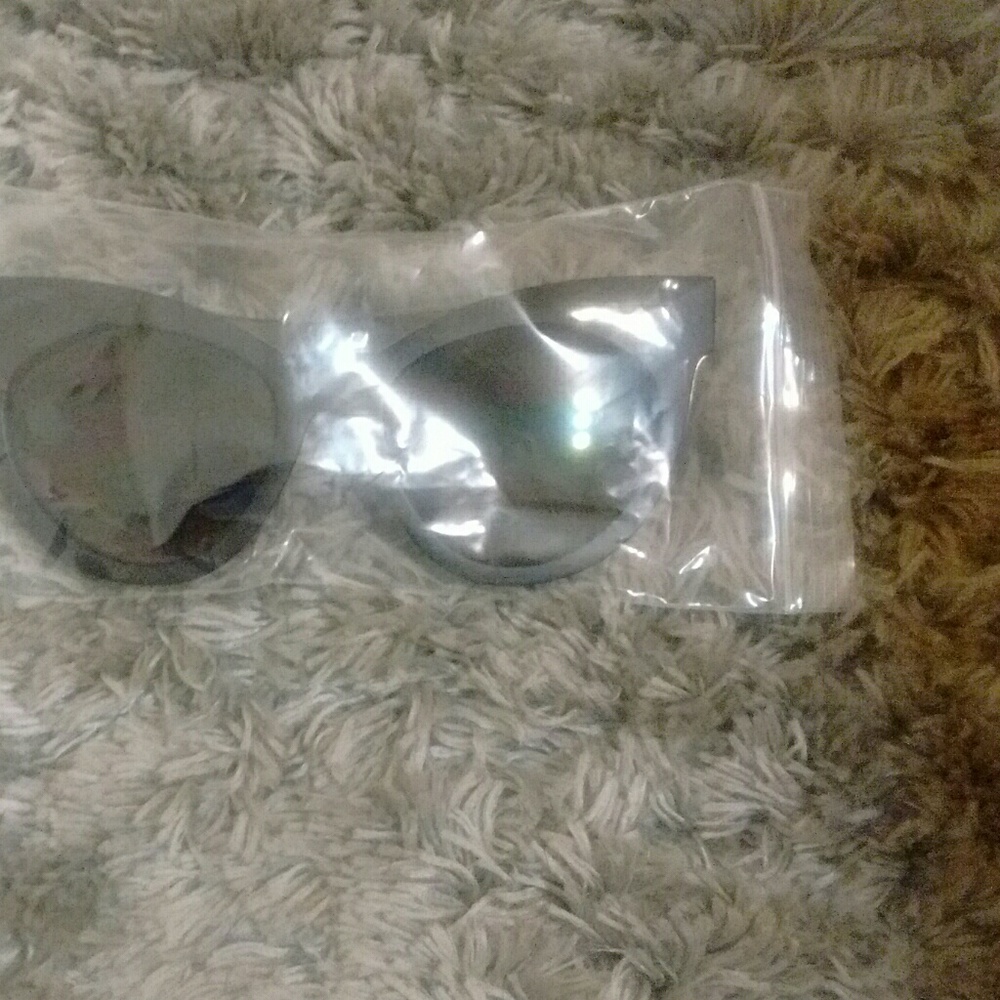 Matte Black Cateye Sunglasses